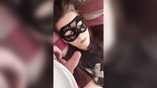 Hacer que una zorra se mee en la boca