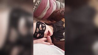 Hacer que una zorra se mee en la boca