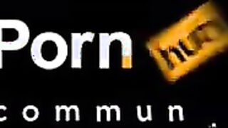 Novio se folla a la cámara en la posición de perrito de 30 años de edad Cutie con el coño afeitado